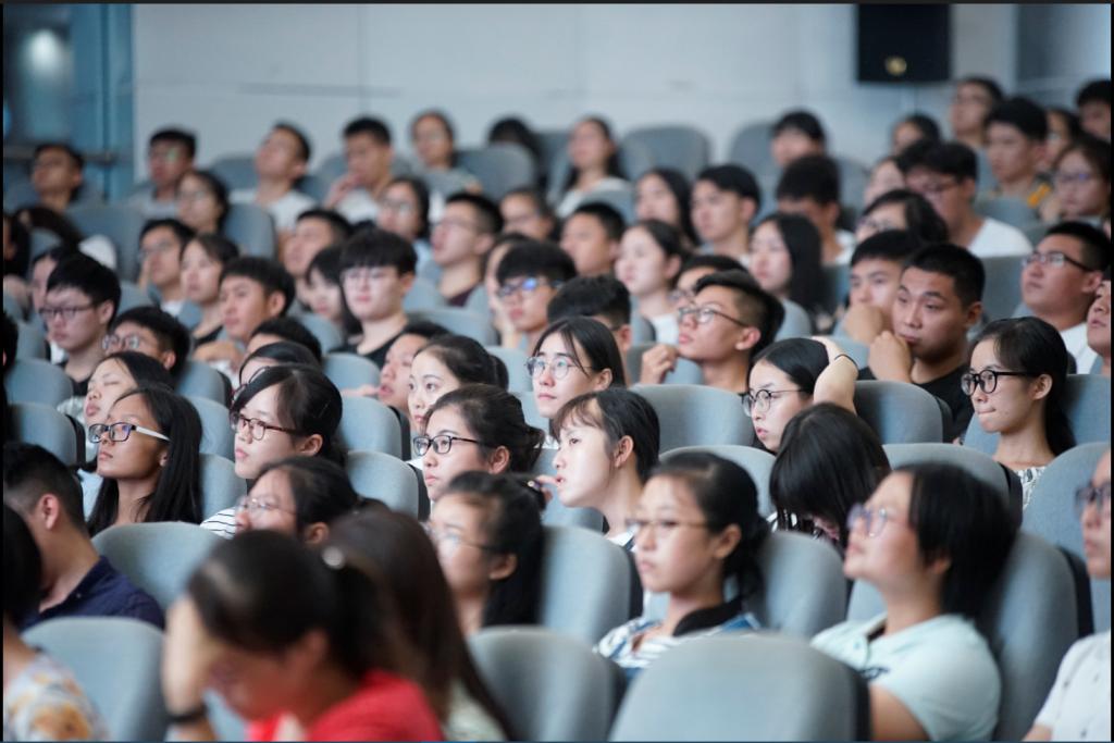 威尼斯886699召开2017级新生大会